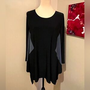 Sun KimTunic with Grey side triangles at waist, size Small
